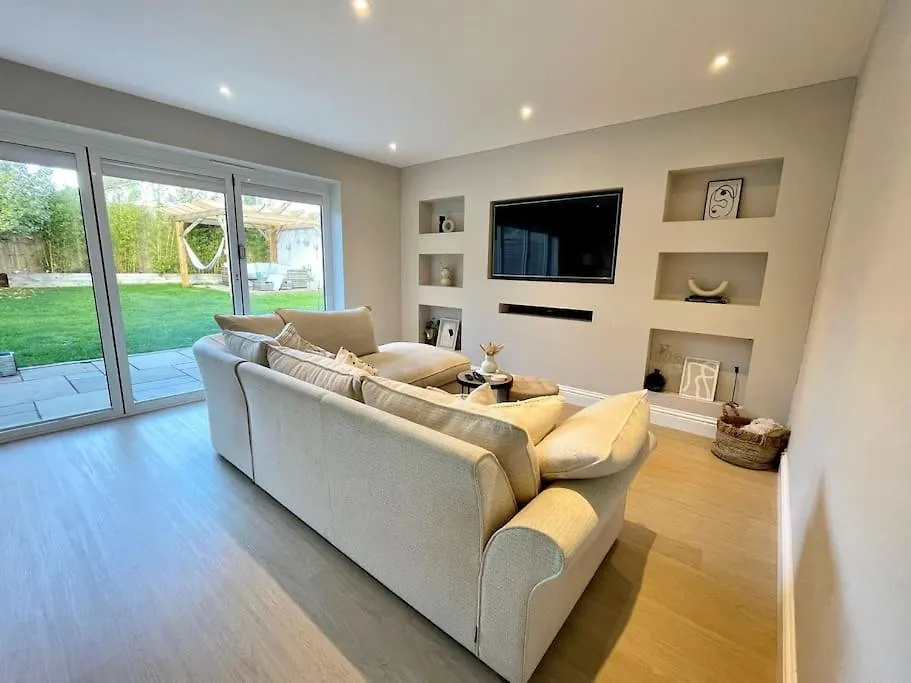 Modern, Central Bungalow With Large Garden Bournemouth