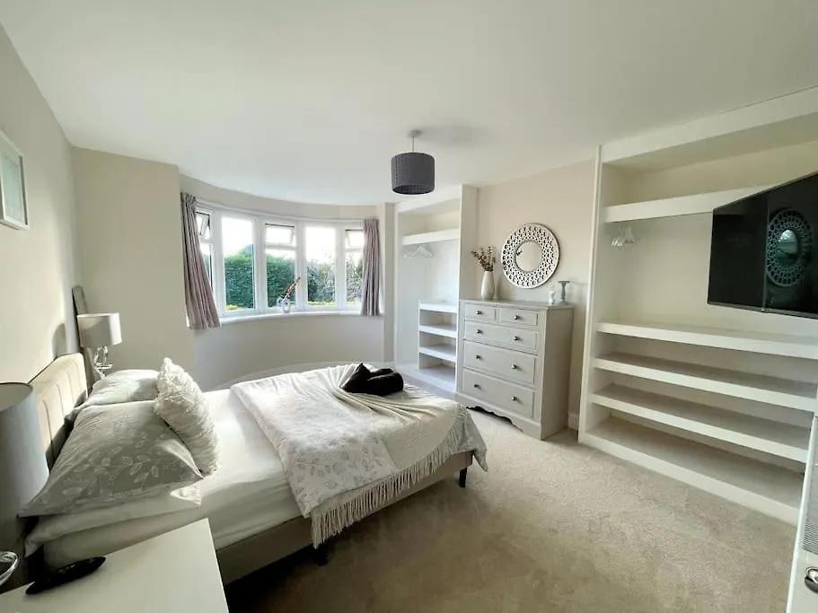 Modern, Central Bungalow With Large Garden Bournemouth Holiday home