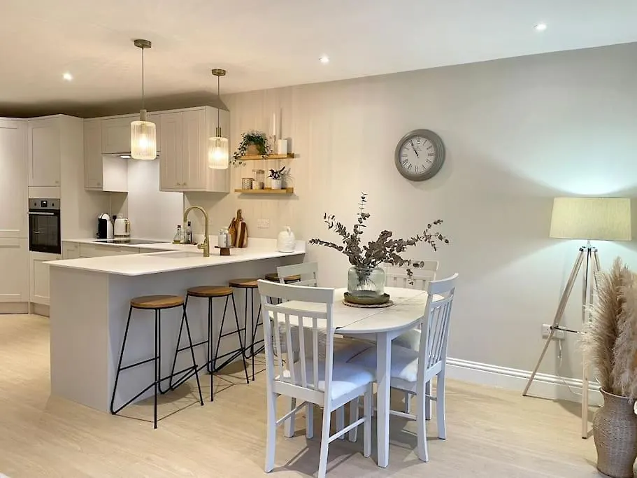 Modern, Central Bungalow With Large Garden Bournemouth 0*,  United Kingdom
