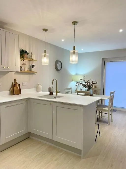 Modern, Central Bungalow With Large Garden Bournemouth Holiday home
