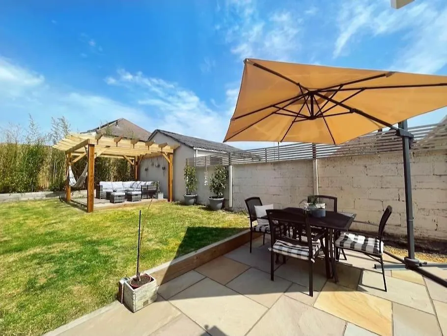 Modern, Central Bungalow With Large Garden Bournemouth Holiday home